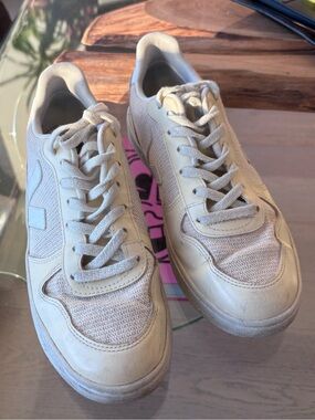 Women's Casual Lace-Up Sneakers in Cream. Veja.